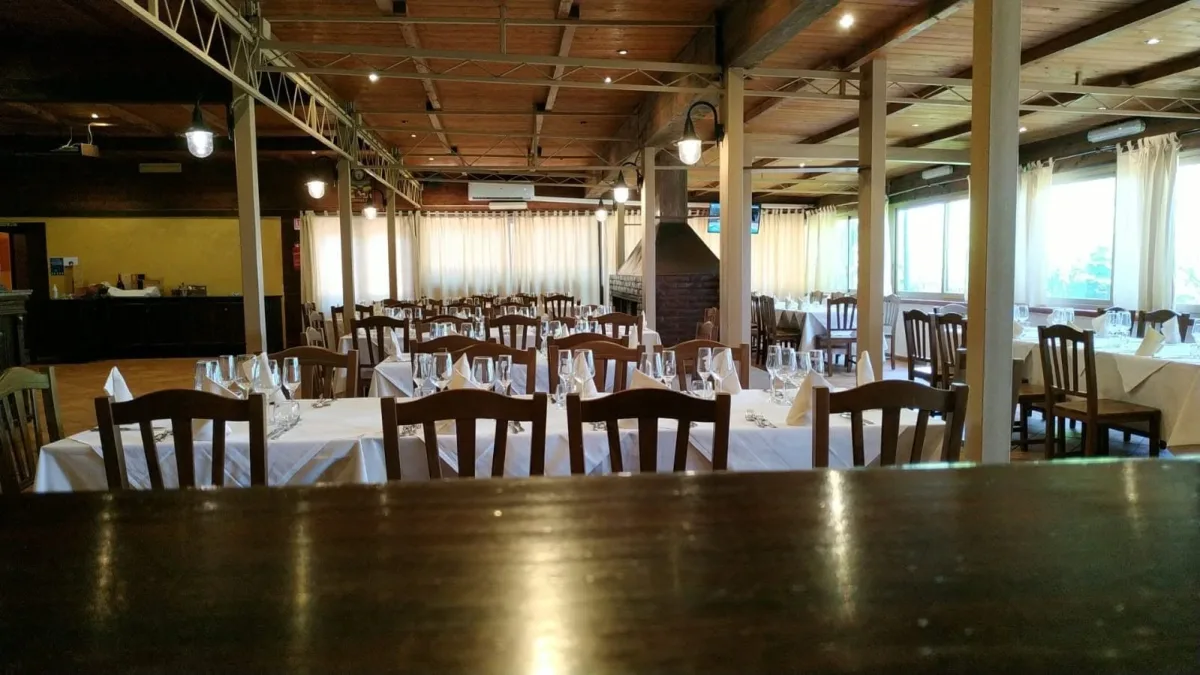 Cena di gruppo a Cefalù: sala, parcheggio e menù da concordare