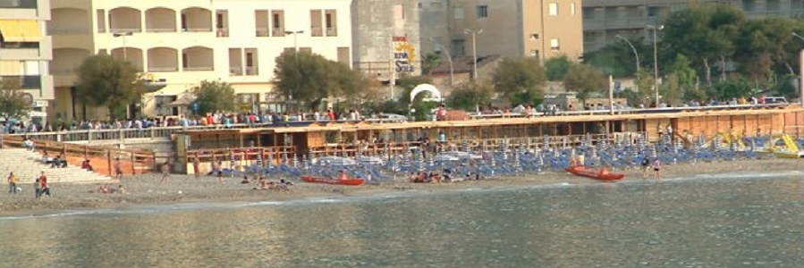 Salvataggio davanti la spiaggia del Lido Poseidon: troppa imprudenza da parte dei bagnanti