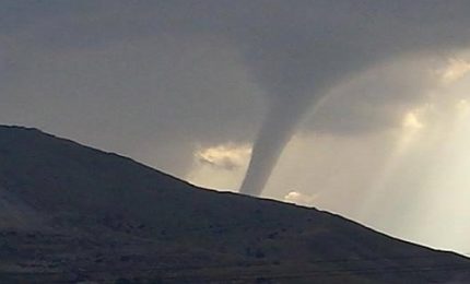 Un gigantesco tornado si abbatte nei dintorni di Enna