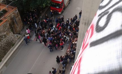 Alberghiero, gli studenti bloccano i mezzi di Vezio Vazzana