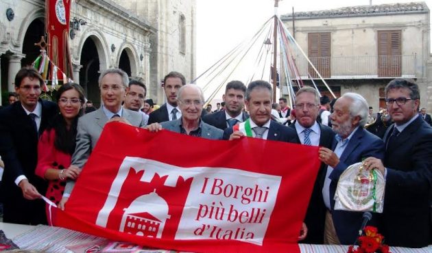A Petralia Soprana sventola la bandiera di "Borgo più bello d'Italia"