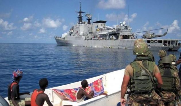 Droni, marò e parà italiani contro pirati e shabab somali