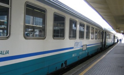 Taglio treni a lunga percorrenza e traghettamento: Sicilia umiliata.