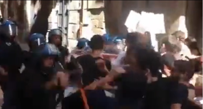Palermo: scontri fra polizia e studenti [VIDEO]