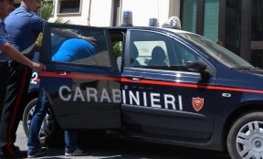 Carabinieri arrestano due persone per furto