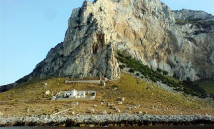 Giallo a Palermo: una donna trovata morta sugli scogli