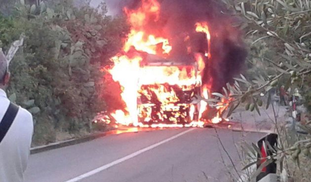 Camion in fiamme sulla Scillato-Polizzi, traffico in tilt