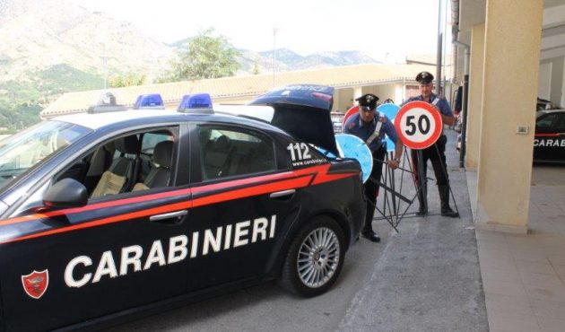 Rubano cartellonistica stradale sulla Castelbuono-Geraci, arrestati quattro giovani