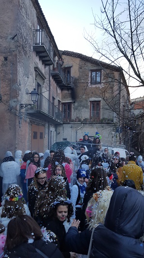 San Mauro: sfilata di carnevale all'insegna del divertimento