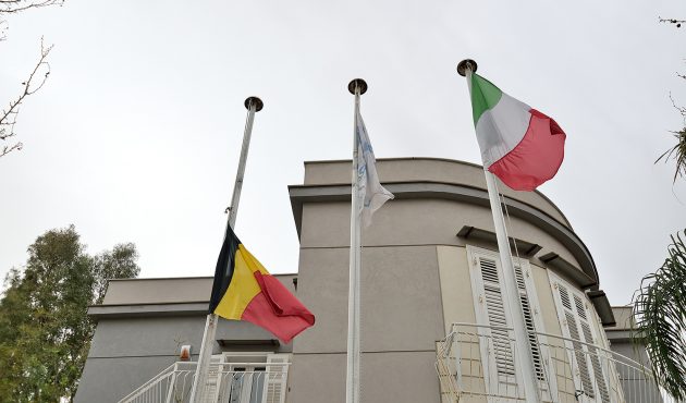 Stabilimento Balneare Mondello - Bandiera del Belgio a mezz'asta