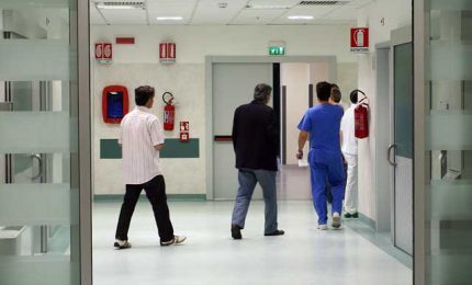 Cefalù: medici e infermieri denunciati per truffa e peculato