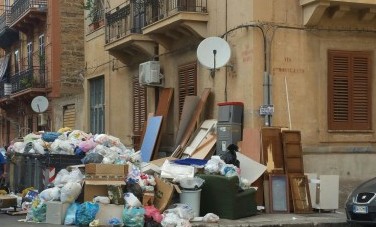 A Palermo torna l'emergenza rifiuti