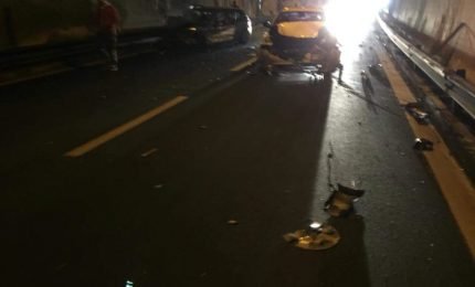 Incidente in galleria, auto si ribalta nei pressi di Trabia - FOTO