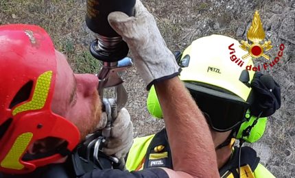 Forestali e Vigili del Fuoco salvano escursionista rimasto bloccato su una parete rocciosa a Polizzi